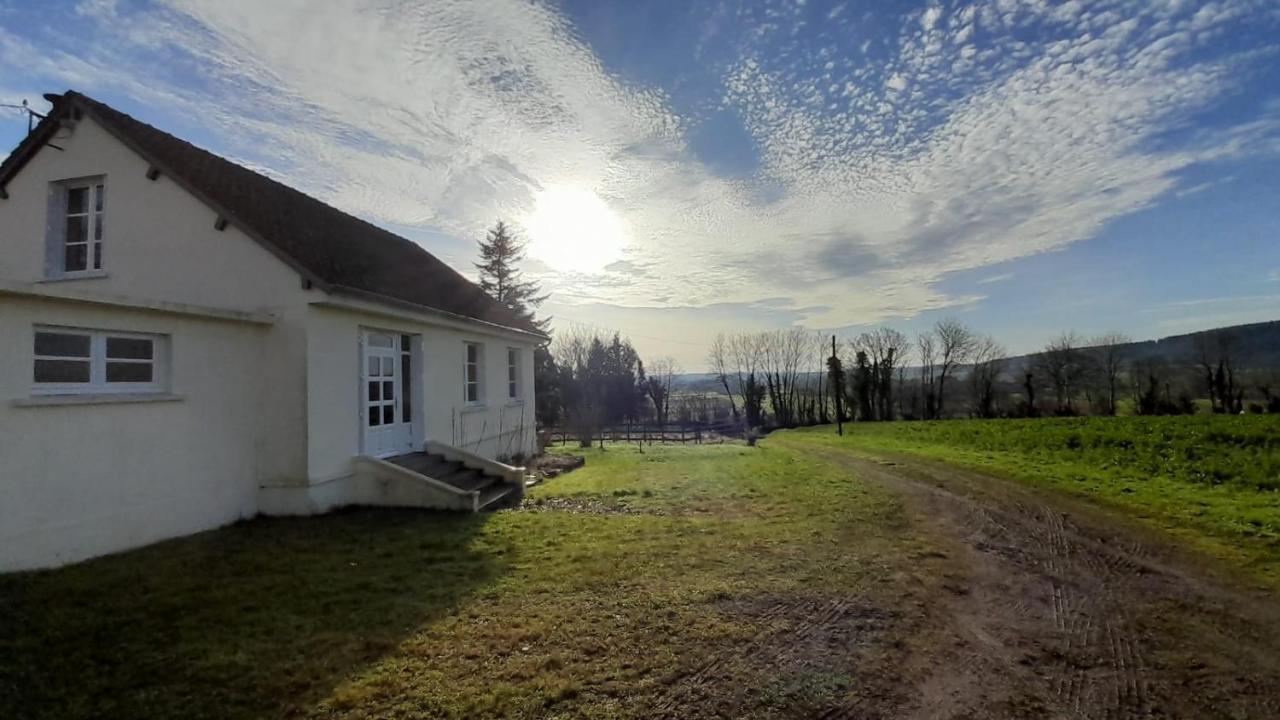 Gite Cottage Chaleureux En Pleine Campagne Vue Sur Les Monts Et Forets Et Le Chateau De Carrouges Екстериор снимка