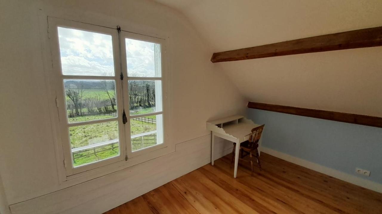 Gite Cottage Chaleureux En Pleine Campagne Vue Sur Les Monts Et Forets Et Le Chateau De Carrouges Екстериор снимка