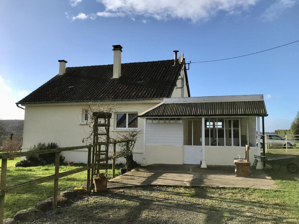 Gite Cottage Chaleureux En Pleine Campagne Vue Sur Les Monts Et Forets Et Le Chateau De Carrouges Екстериор снимка