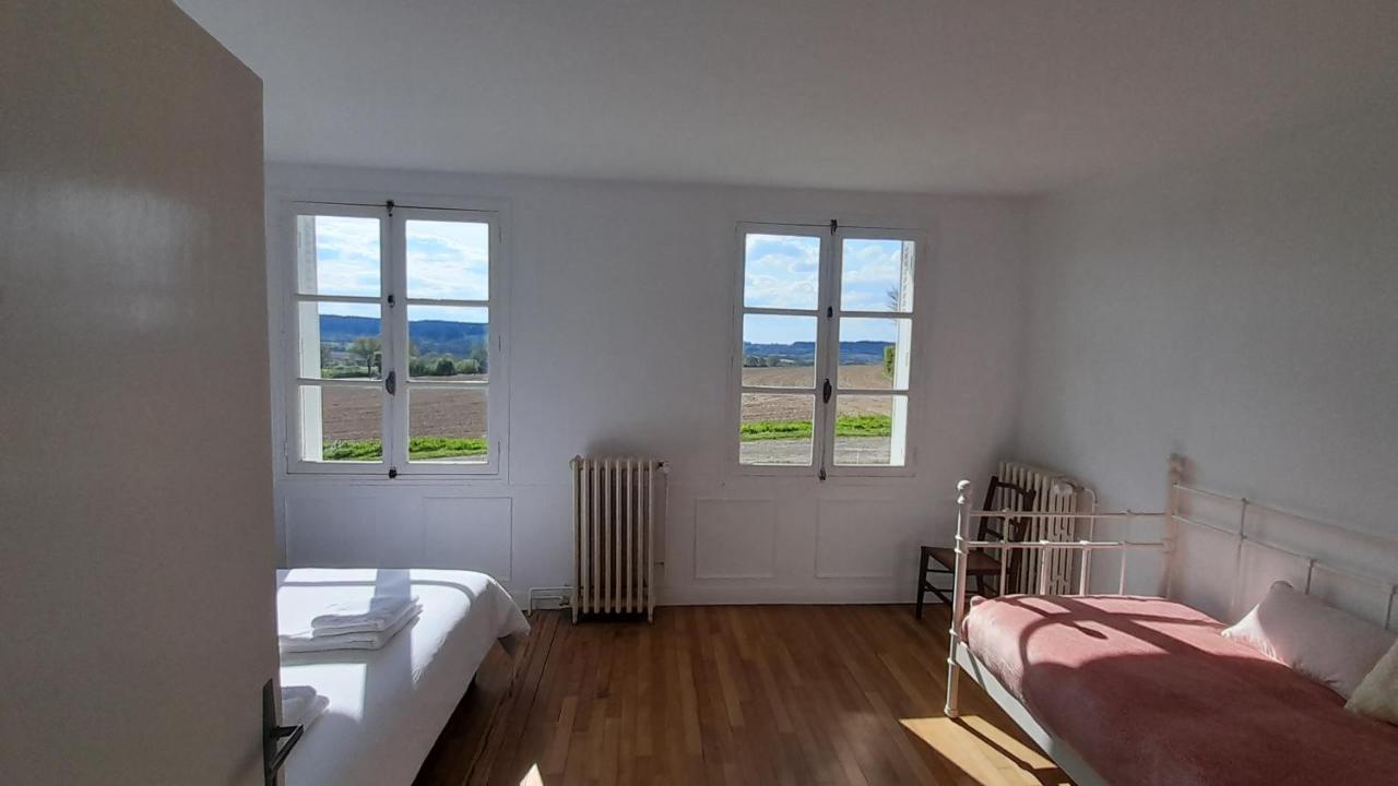 Gite Cottage Chaleureux En Pleine Campagne Vue Sur Les Monts Et Forets Et Le Chateau De Carrouges Екстериор снимка
